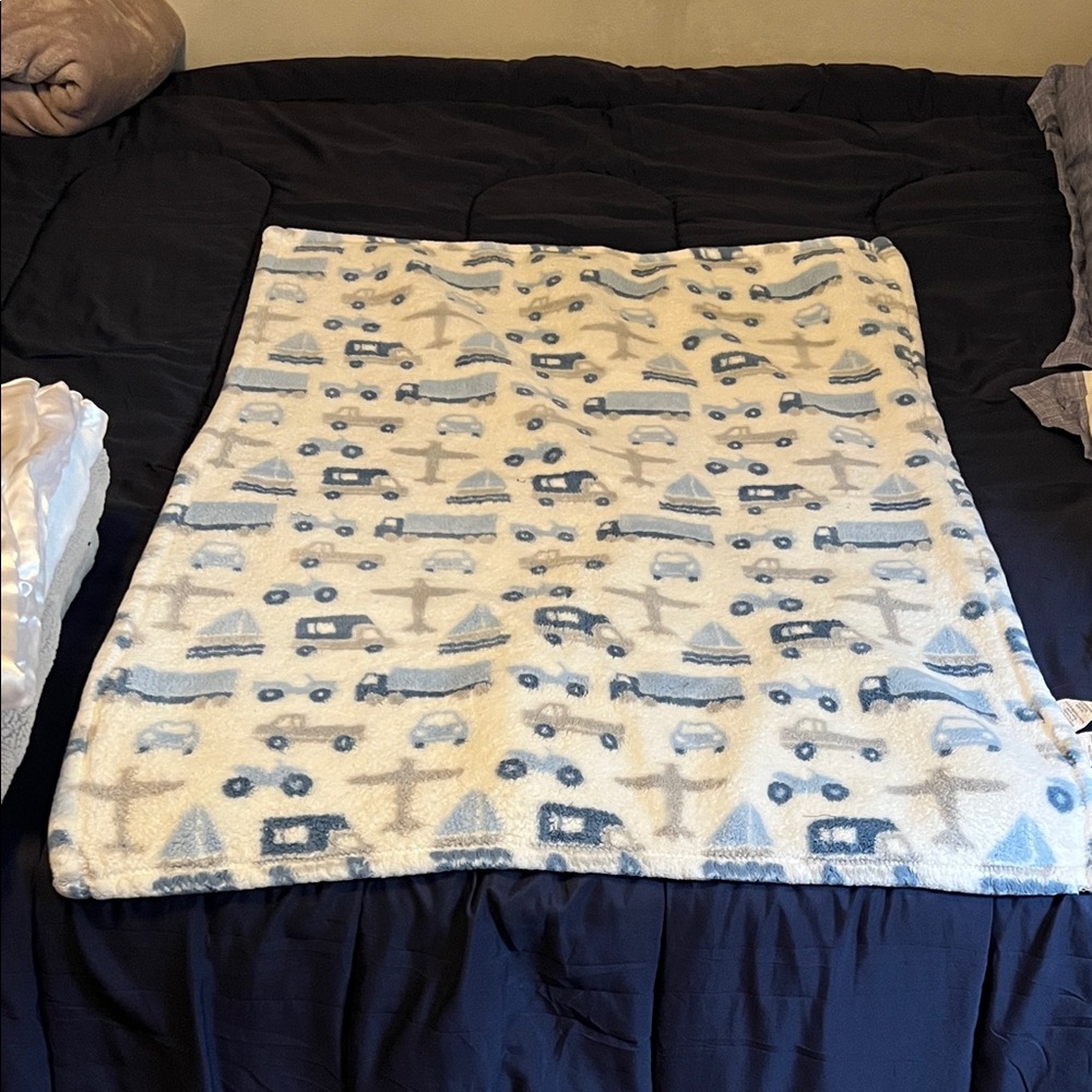 Cozy Blue and White Patterned Blanket